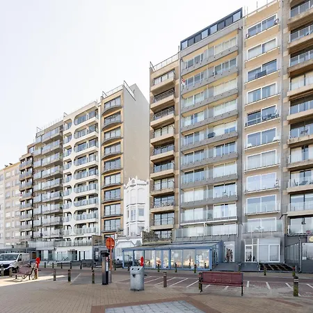 In Zeedijk With Stunning Sea Views *